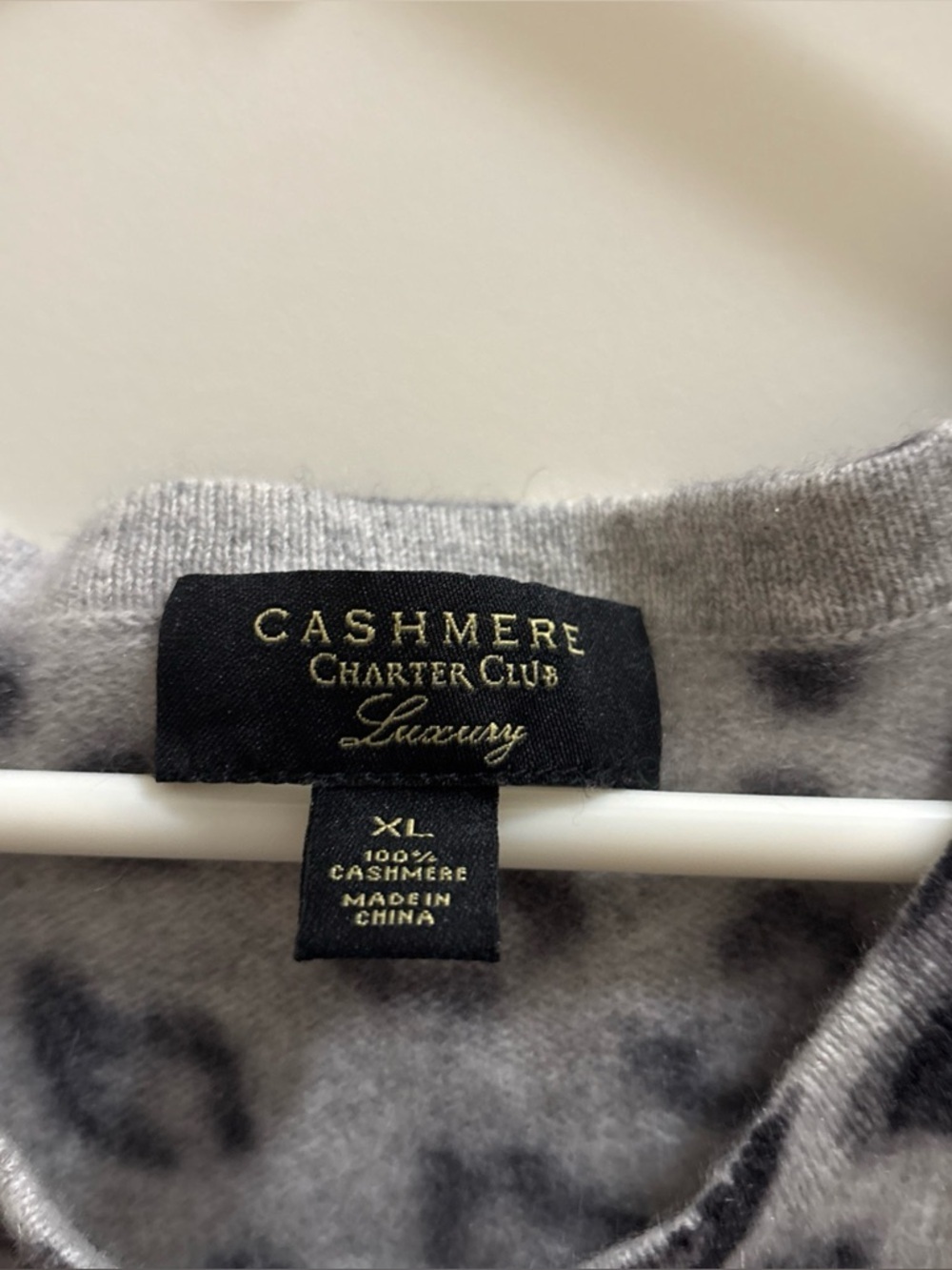Charter Club 100% Cashmere Cold Shoulder Gray Leopard Print Sweater XL Luxury - Picture 3 of 4